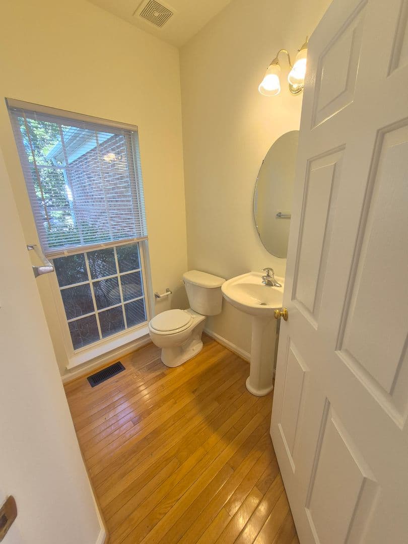 Fredericksburg House: 5207 Linden Drive