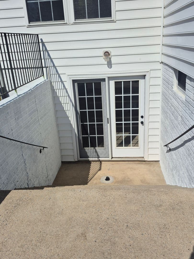 Fredericksburg House: 5207 Linden Drive