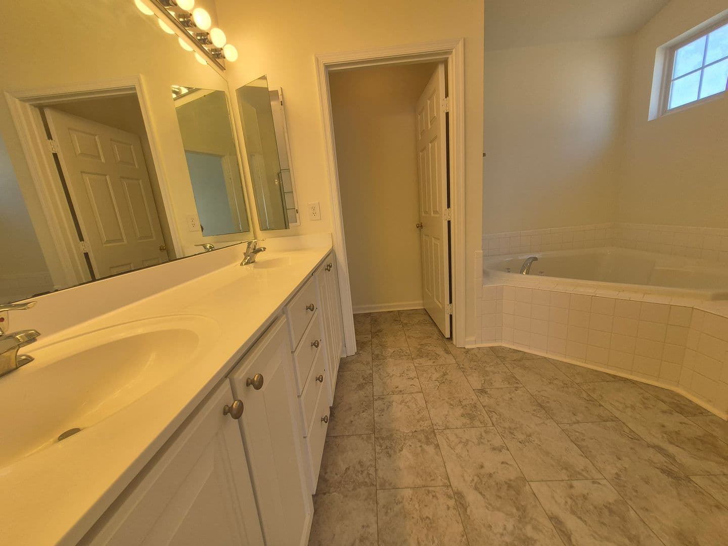 Fredericksburg House: 5207 Linden Drive