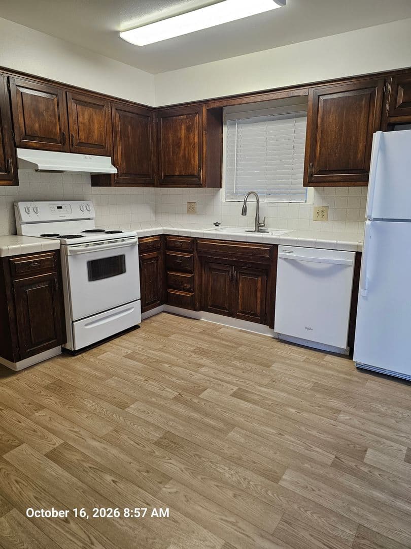 Tulare Apartment: 601 - 603 - 605 E. Willow Ct.