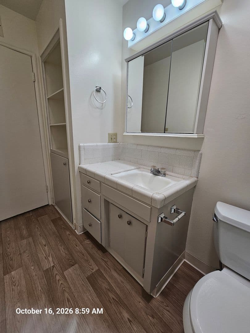 Tulare Apartment: 601 - 603 - 605 E. Willow Ct.