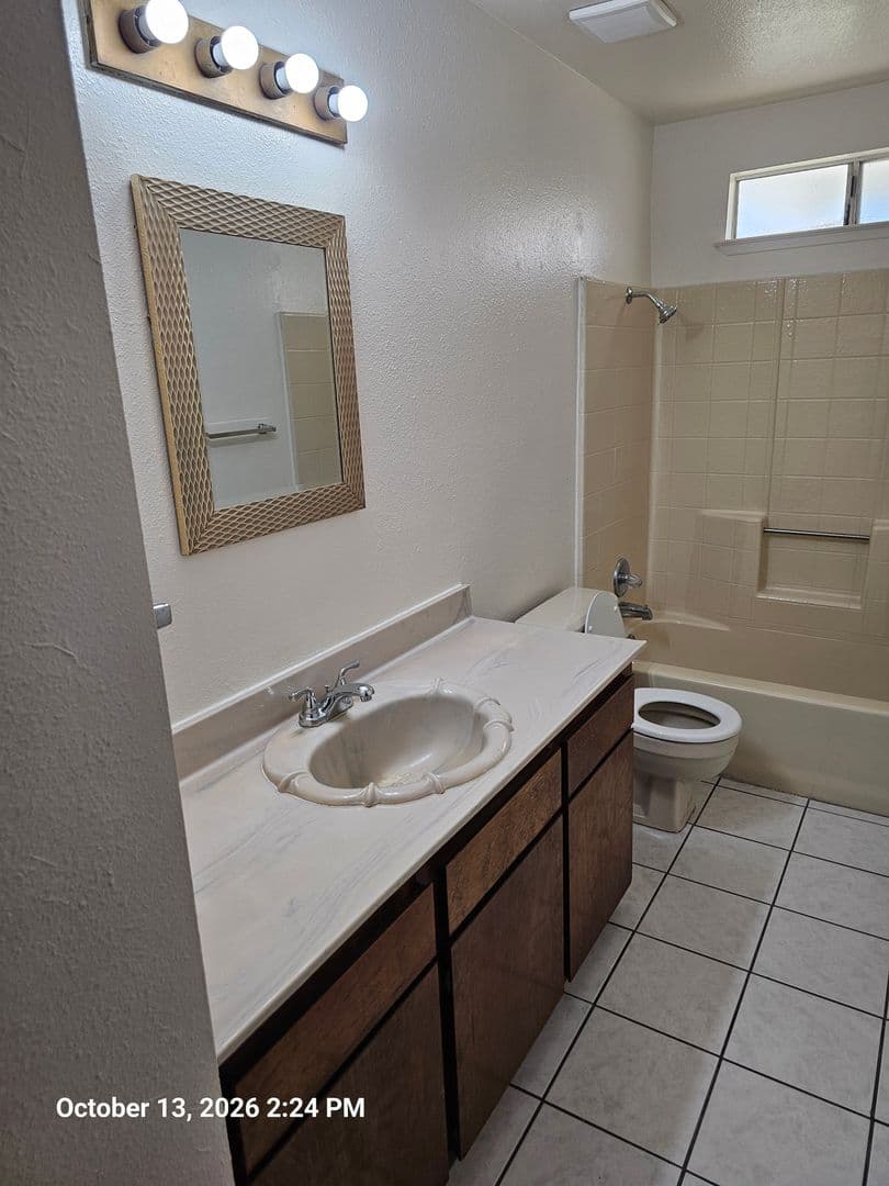 Tulare House: 1673 Eastbrook