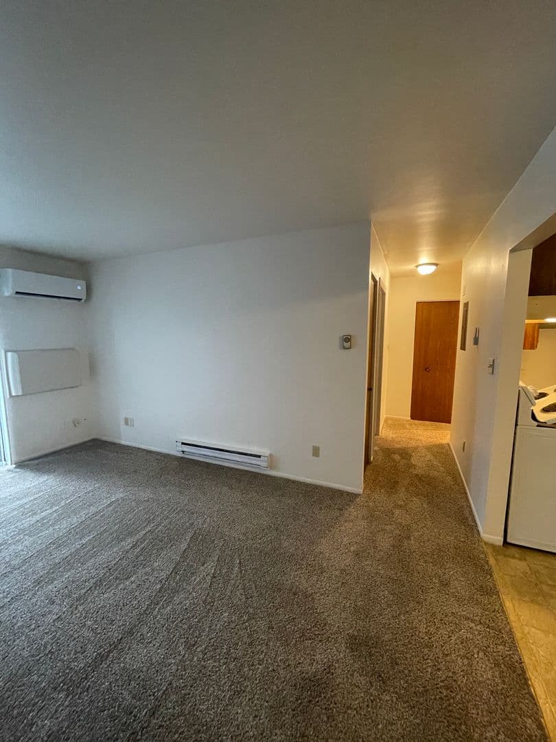 Sycamore Apartment: 1117 S Cross St. Office