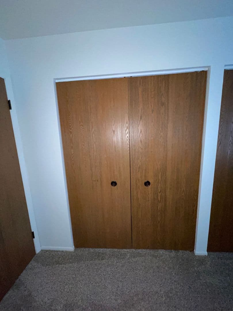 Sycamore Apartment: 1117 S Cross St. Office