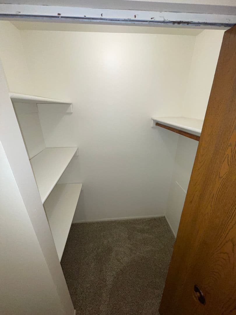 Sycamore Apartment: 1117 S Cross St. Office