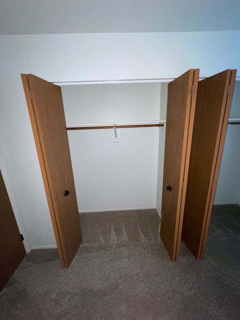 Sycamore Apartment: 1117 S Cross St. Office
