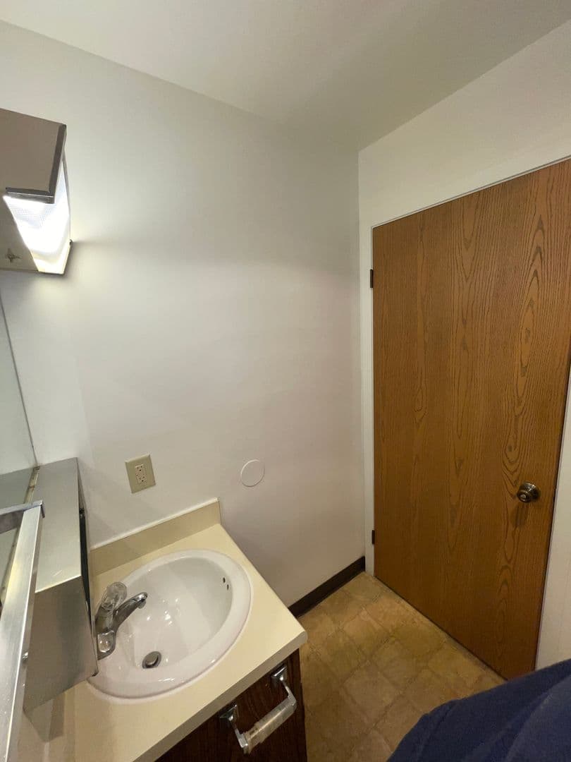 Sycamore Apartment: 1117 S Cross St. Office
