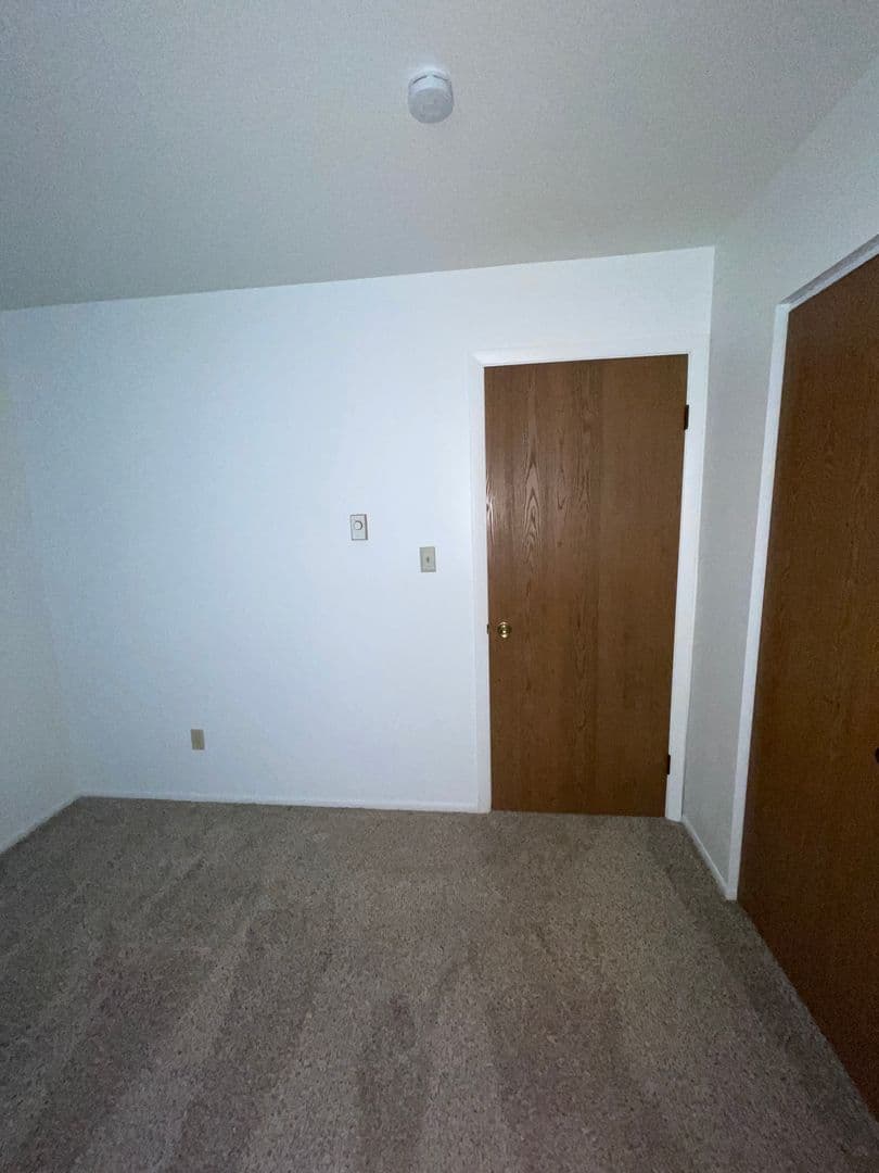 Sycamore Apartment: 1117 S Cross St. Office