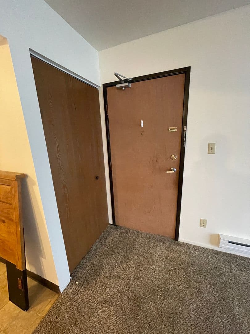 Sycamore Apartment: 1117 S Cross St. Office