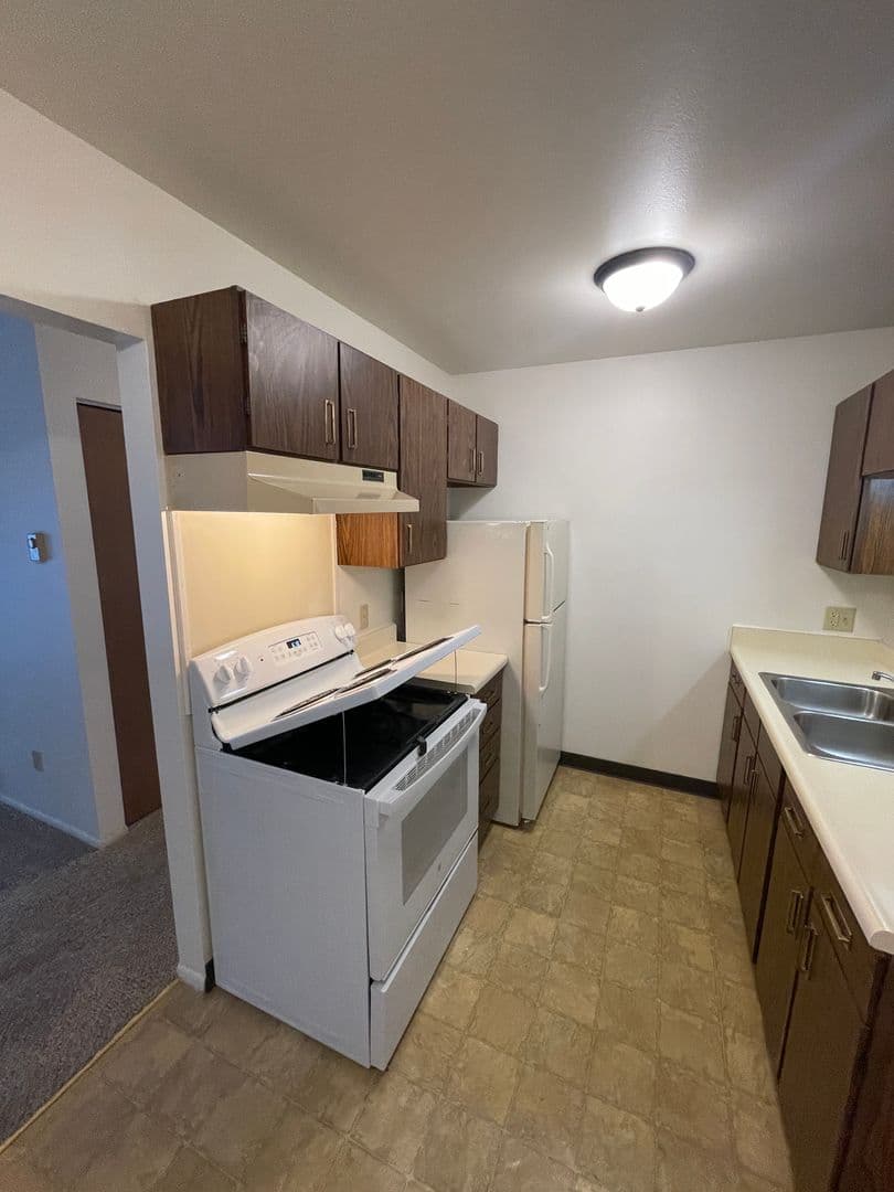 Sycamore Apartment: 1117 S Cross St. Office