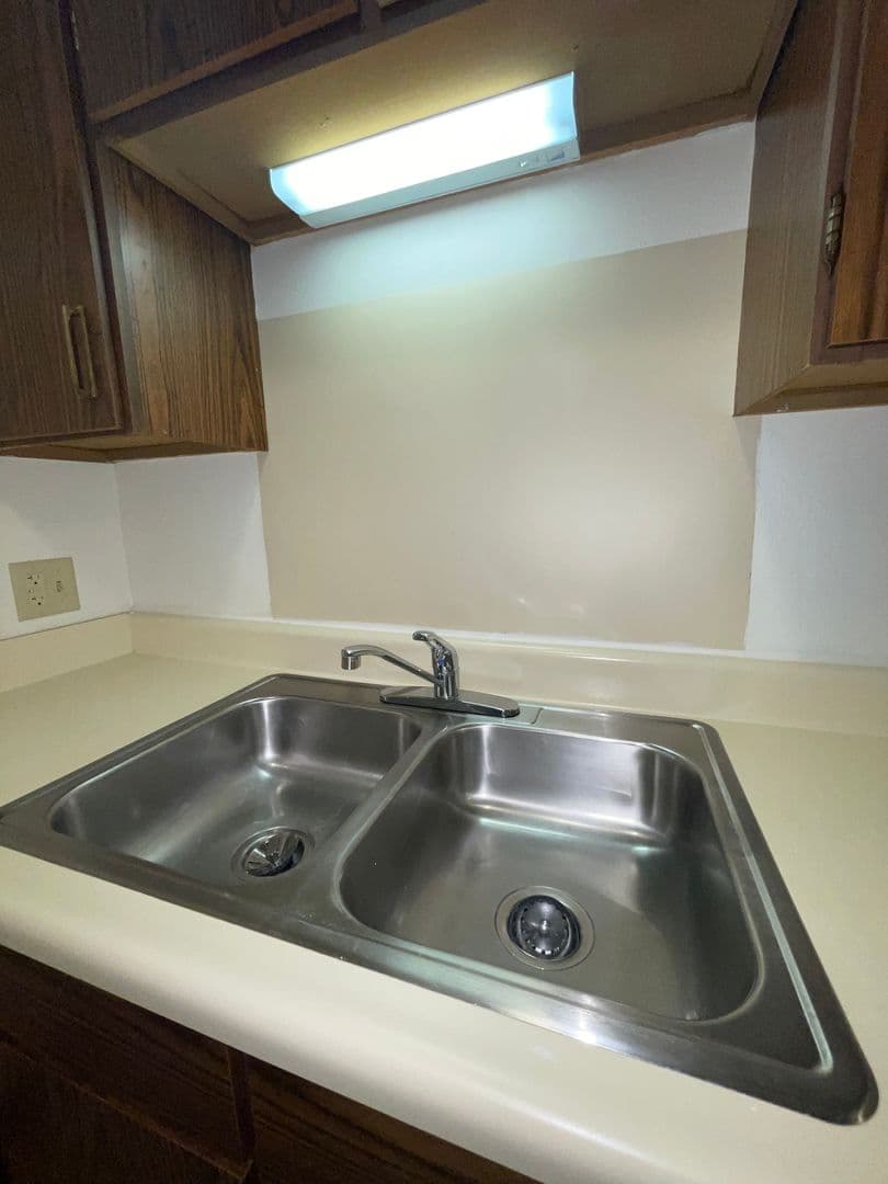 Sycamore Apartment: 1117 S Cross St. Office