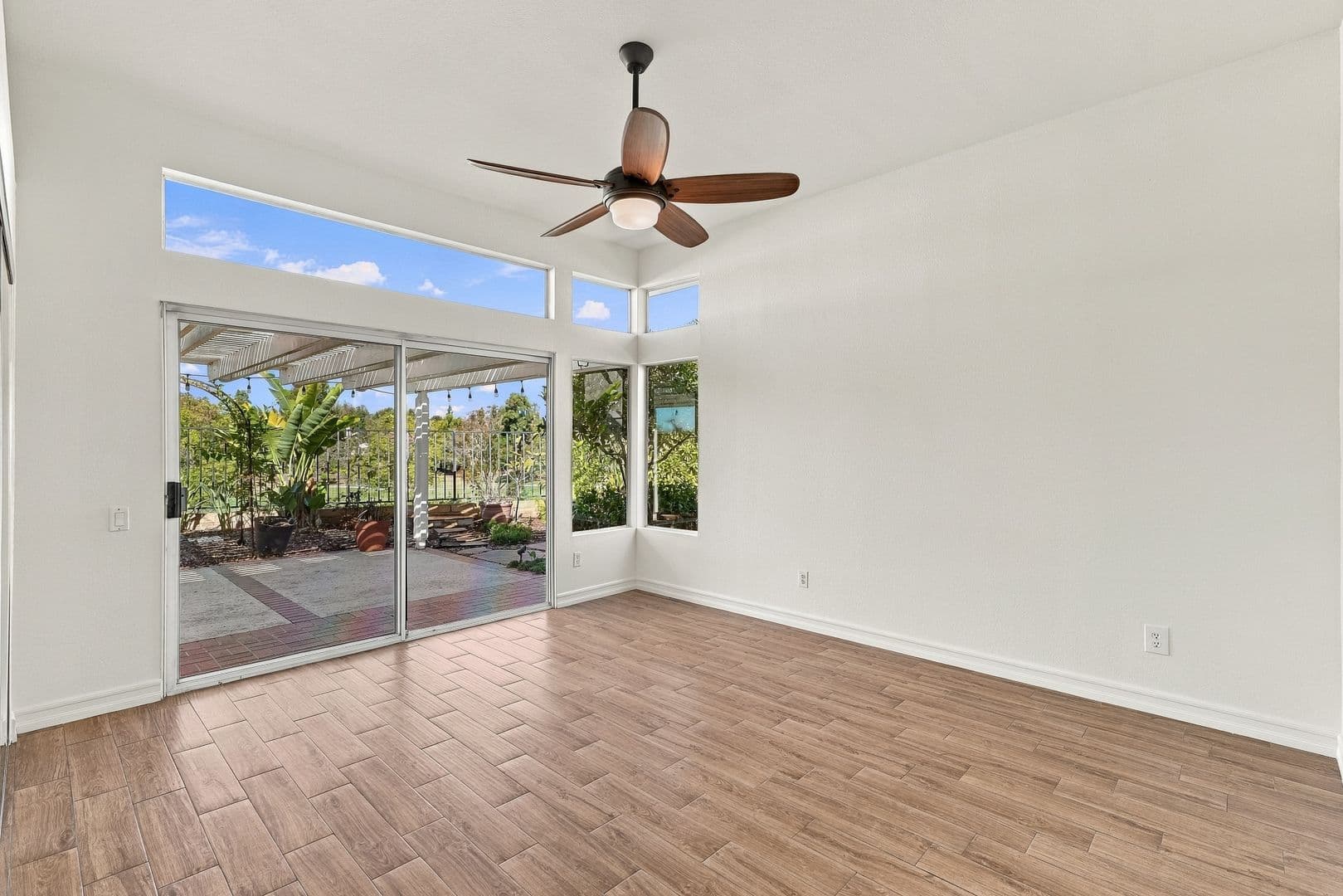 Vista House: 1086 Almeria Ct