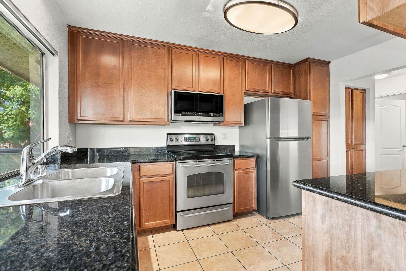 Oceanside Townhome: 615 Fredricks Ave