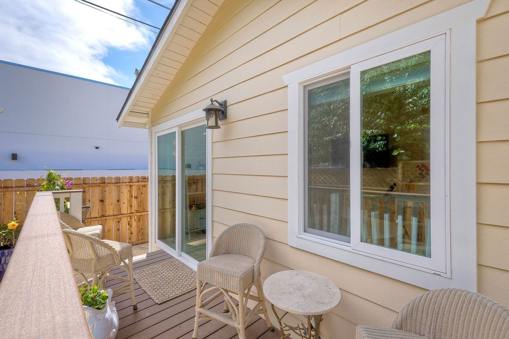 Oceanside Apartment: 409 N Ditmar