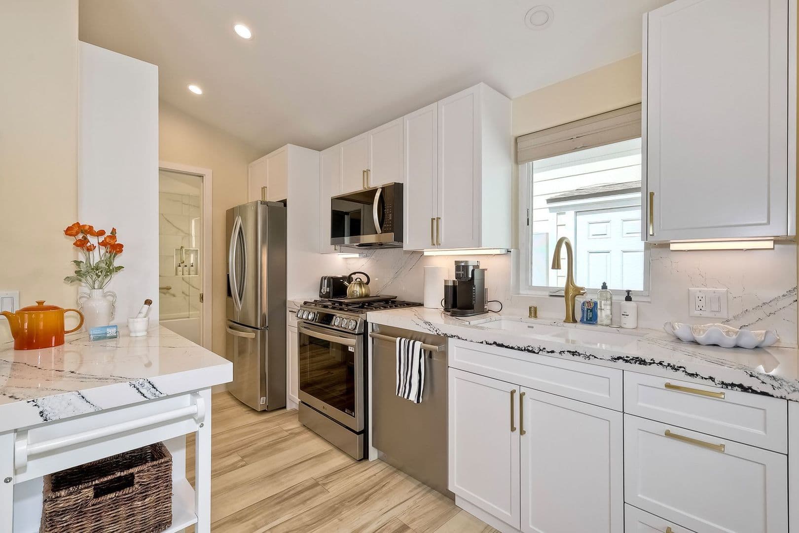 Oceanside Apartment: 409 N Ditmar