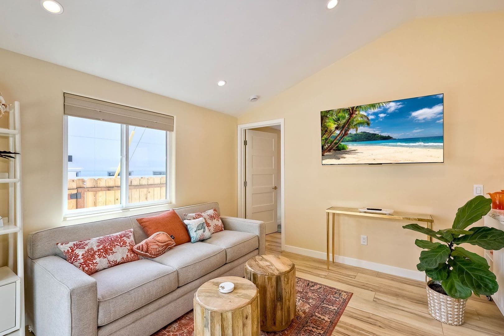 Oceanside Apartment: 409 N Ditmar