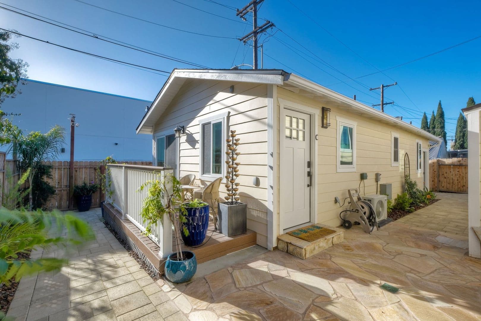 Oceanside Apartment: 409 N Ditmar