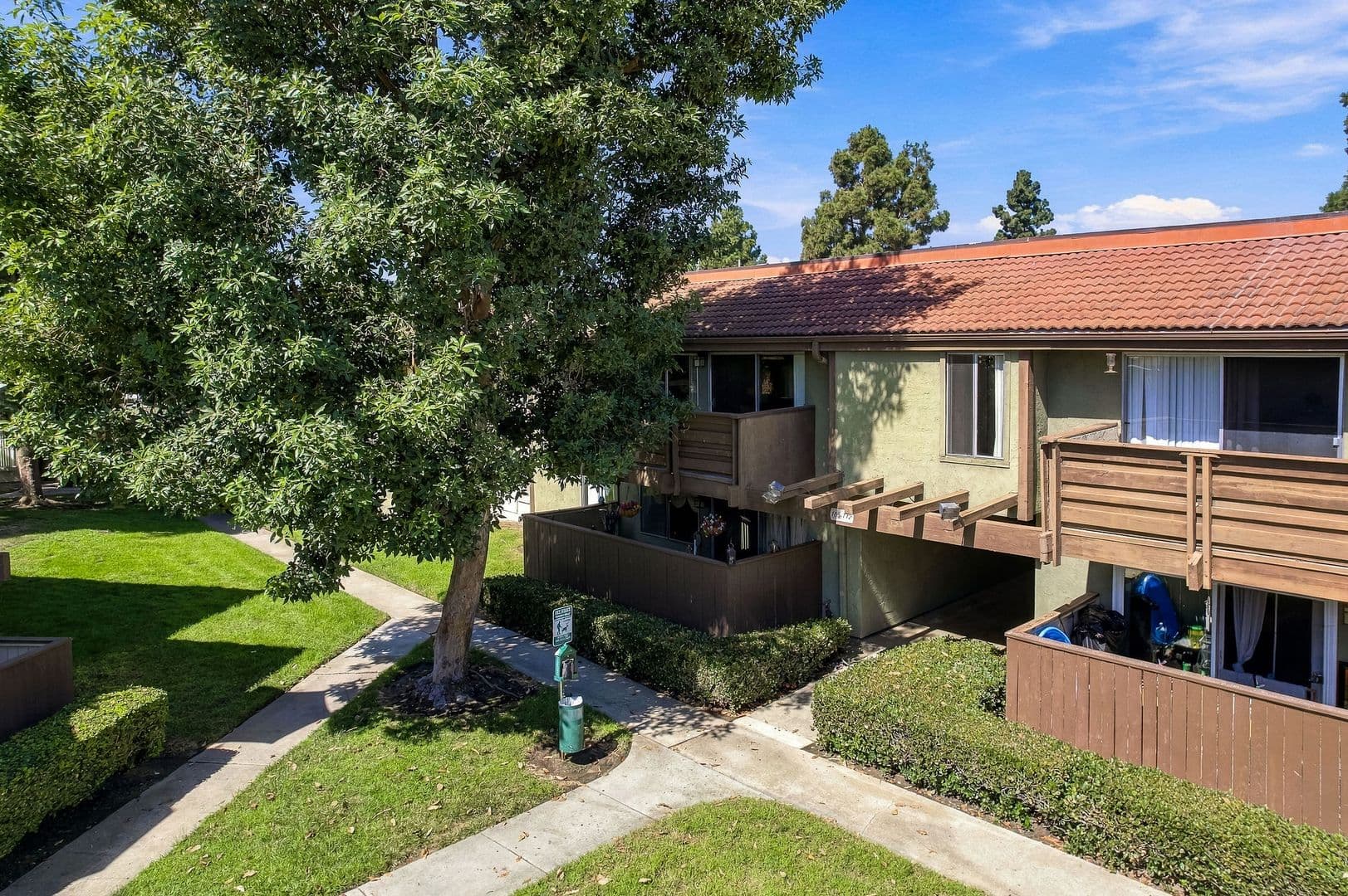 Oceanside Townhome: 615 Fredricks Ave
