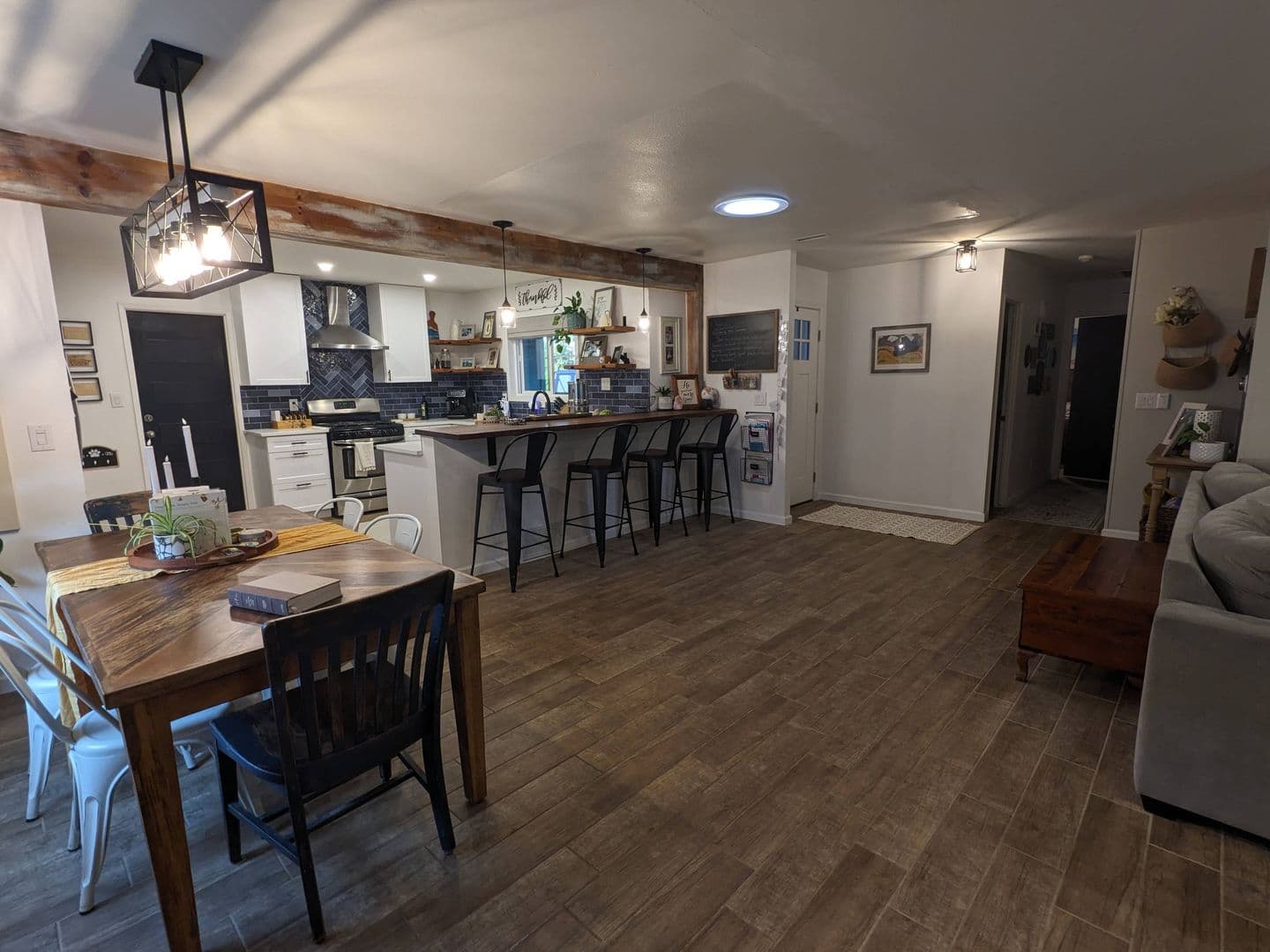 Poway House: 13964 Sam O Reno Road