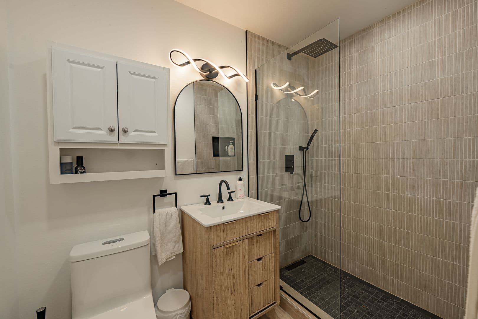 Oceanside House: 4931 Stephanie Pl