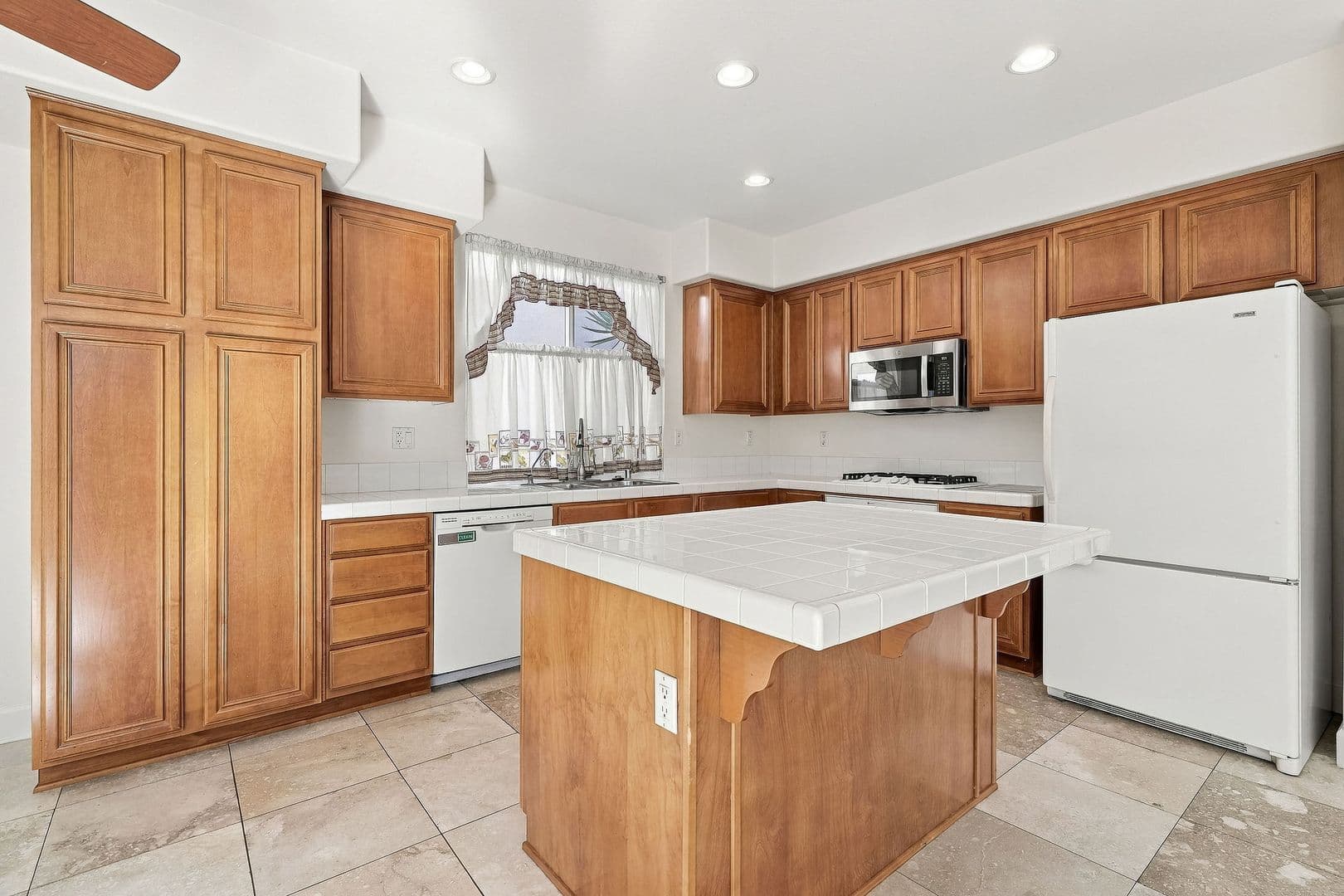 Oceanside House: 1351 Enchante Way