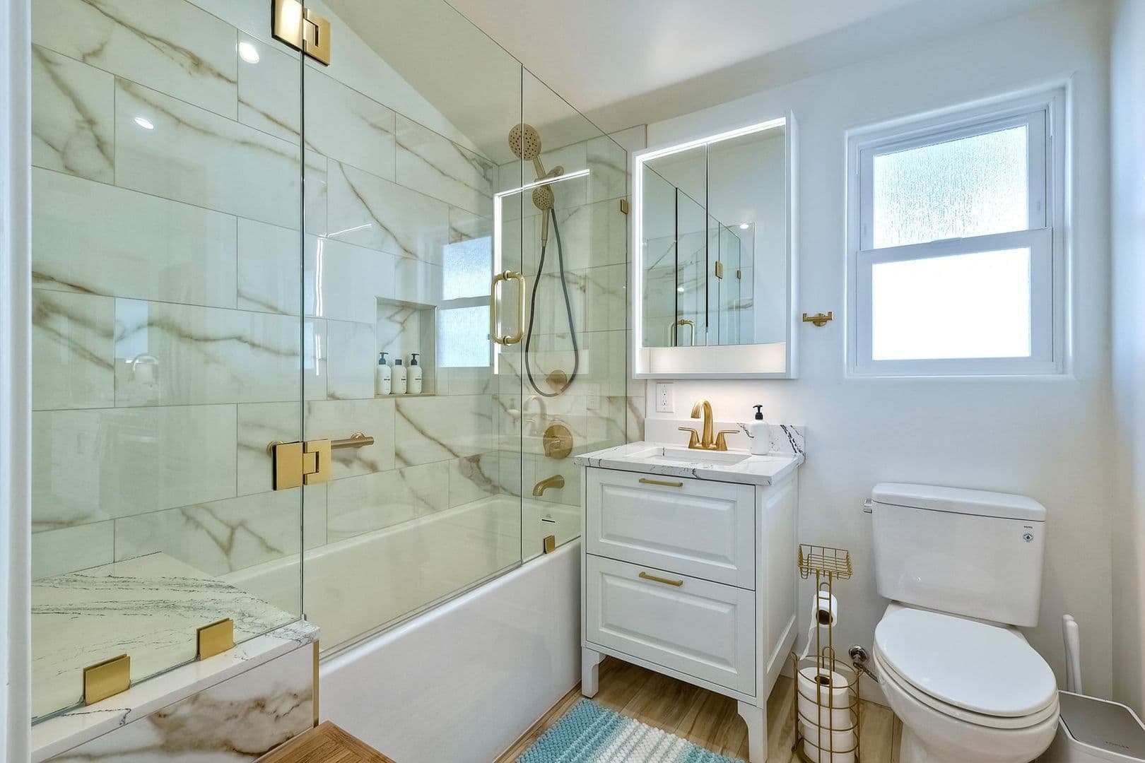 Oceanside Apartment: 409 N Ditmar