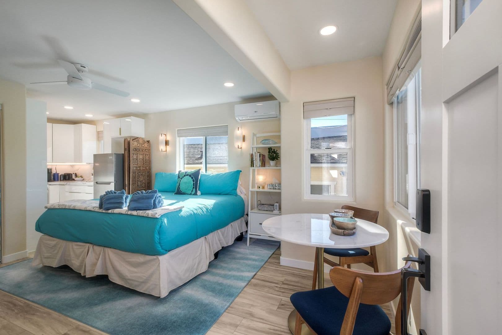 Oceanside Apartment: 409 N Ditmar