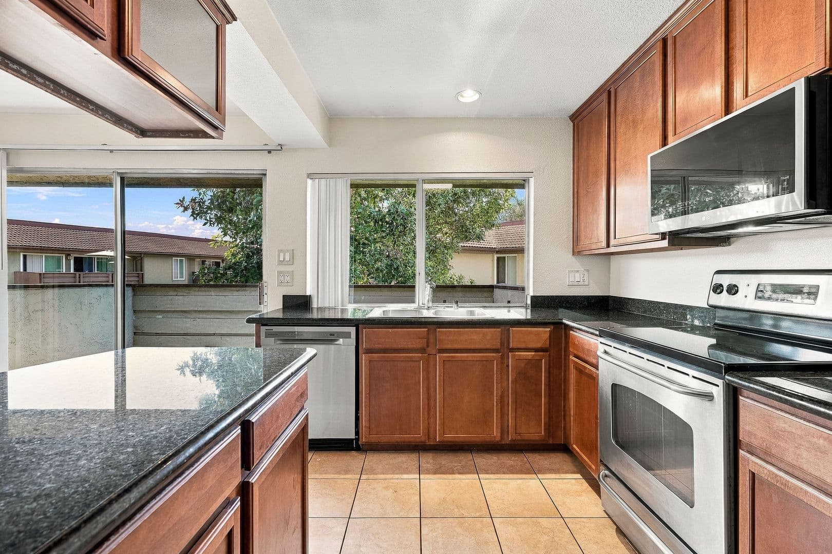 Oceanside Townhome: 615 Fredricks Ave #112