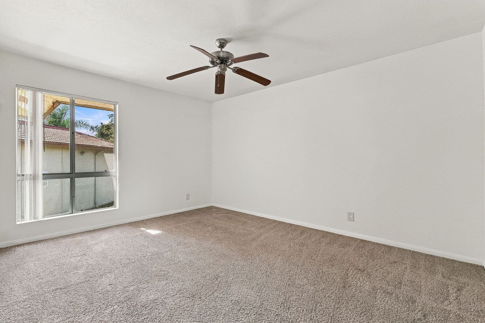Oceanside Townhome: 615 Fredricks Ave