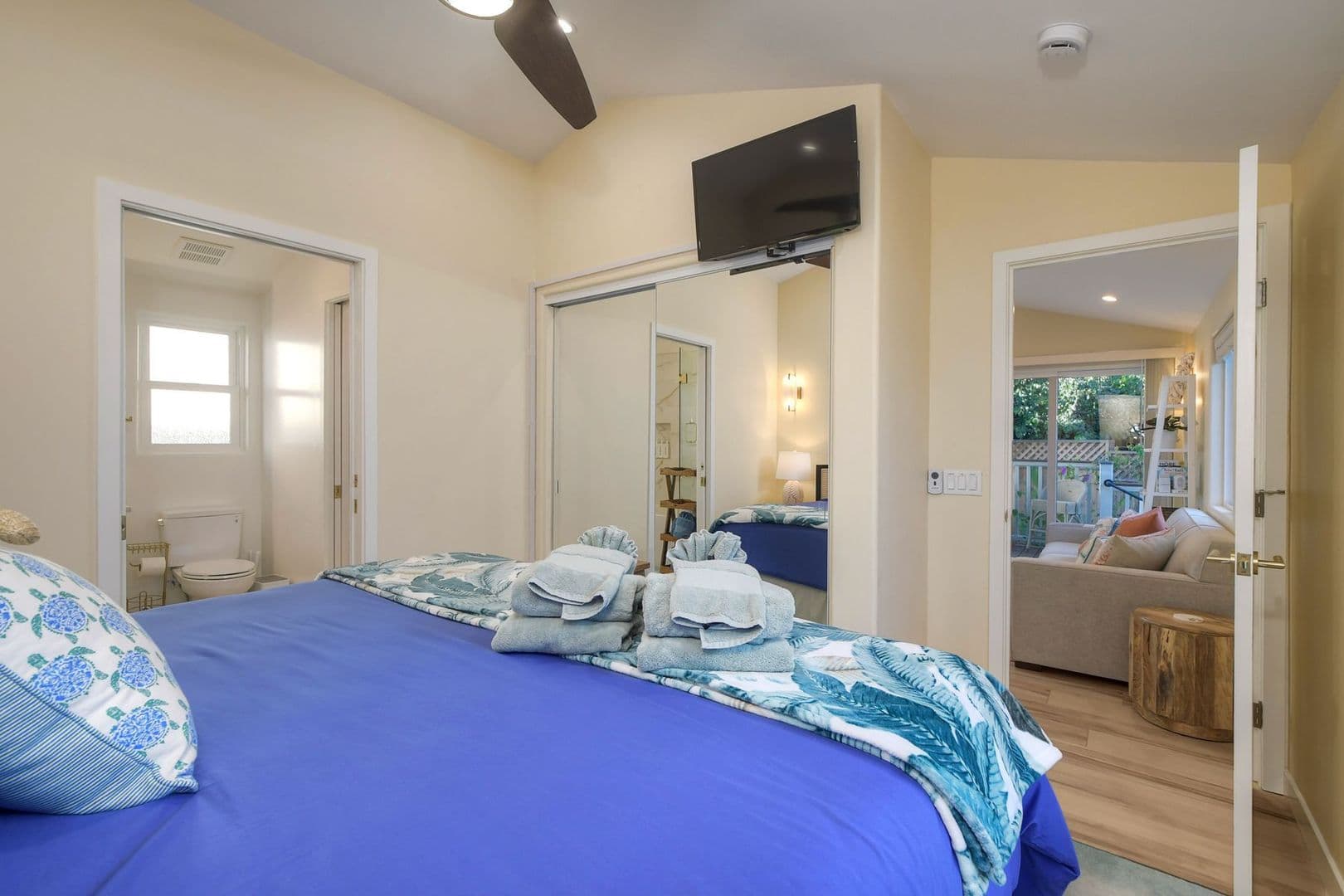 Oceanside Apartment: 409 N Ditmar