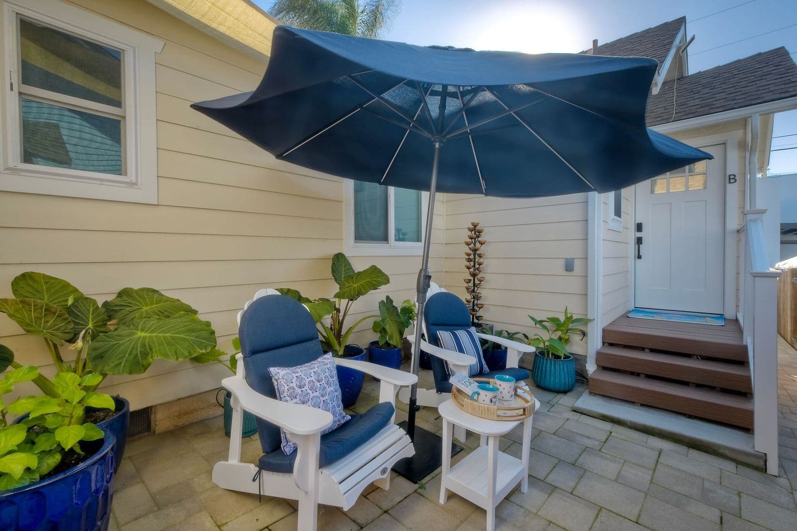 Oceanside Apartment: 409 N Ditmar