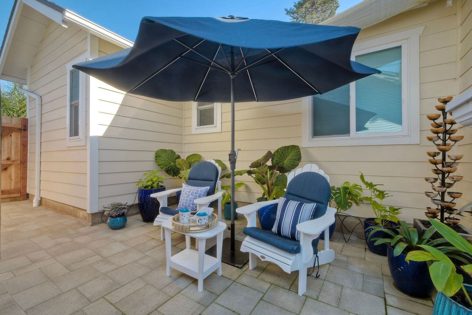 Oceanside Apartment: 409 N Ditmar