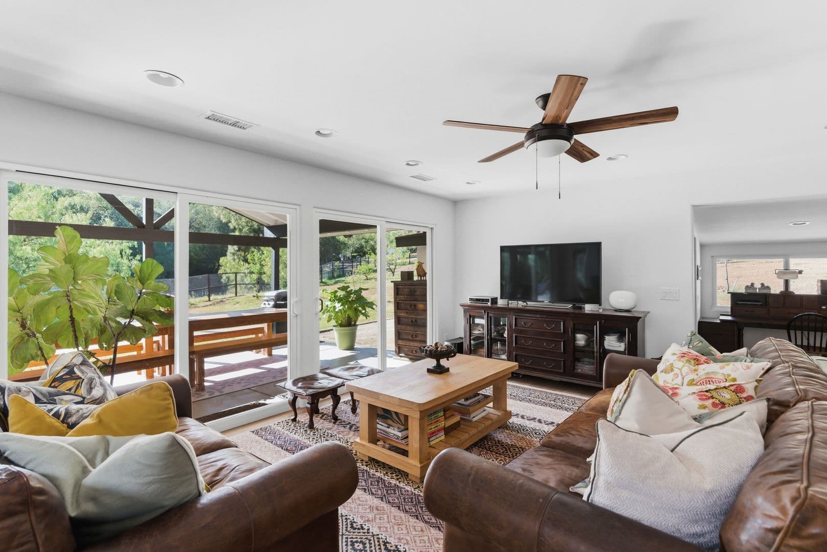 Escondido House: 19660 Elfin Forest