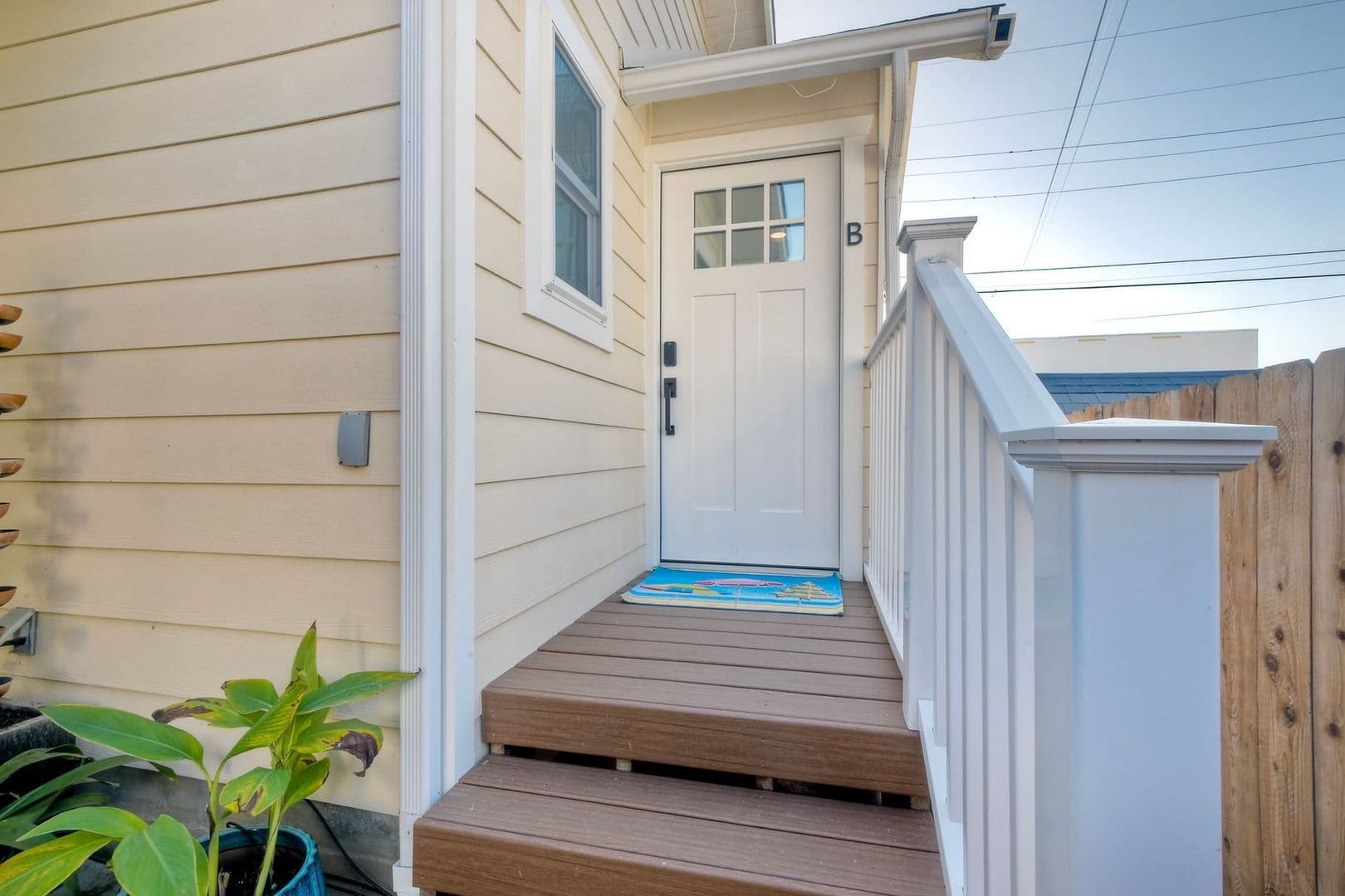 Oceanside Apartment: 409 N Ditmar