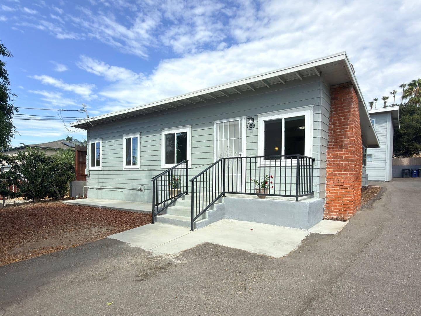 Vista House: 523 N Citrus Avenue
