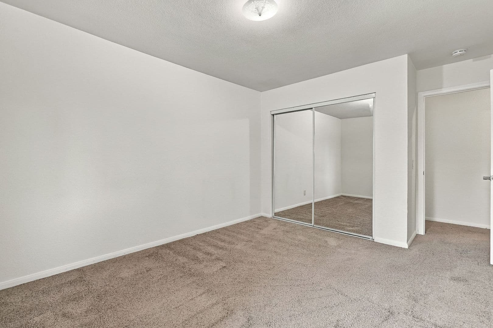 Oceanside Townhome: 615 Fredricks Ave