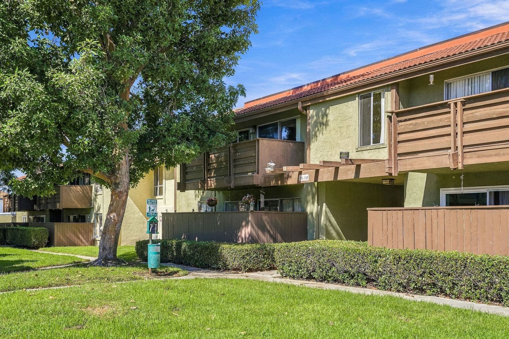 Oceanside Townhome: 615 Fredricks Ave