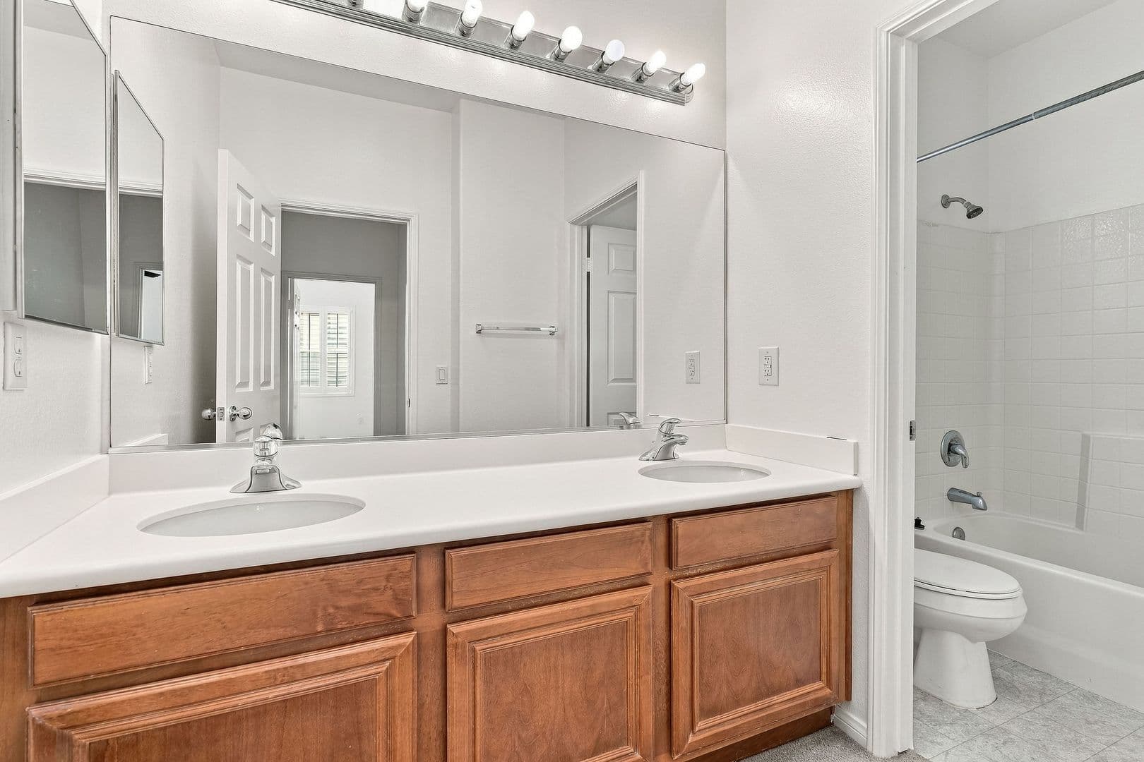 Oceanside House: 1351 Enchante Way
