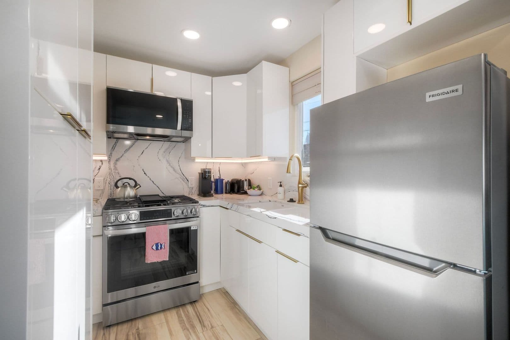 Oceanside Apartment: 409 N Ditmar