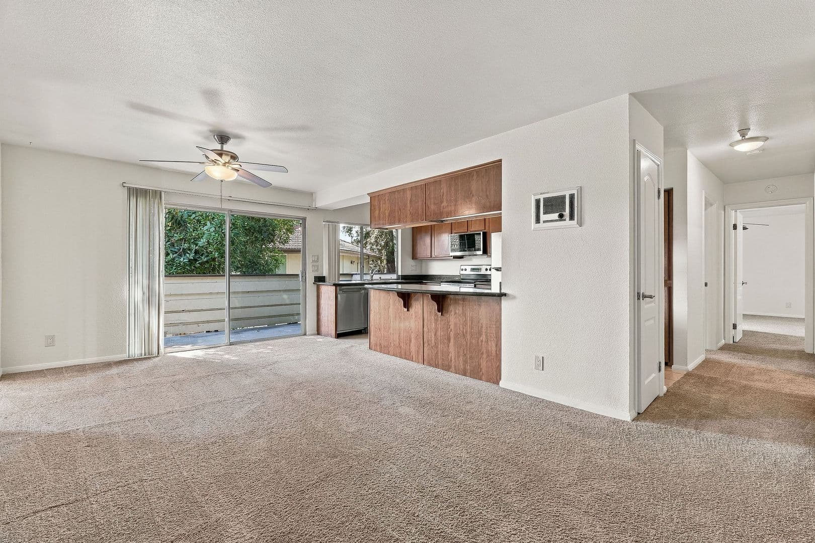 Oceanside Townhome: 615 Fredricks Ave