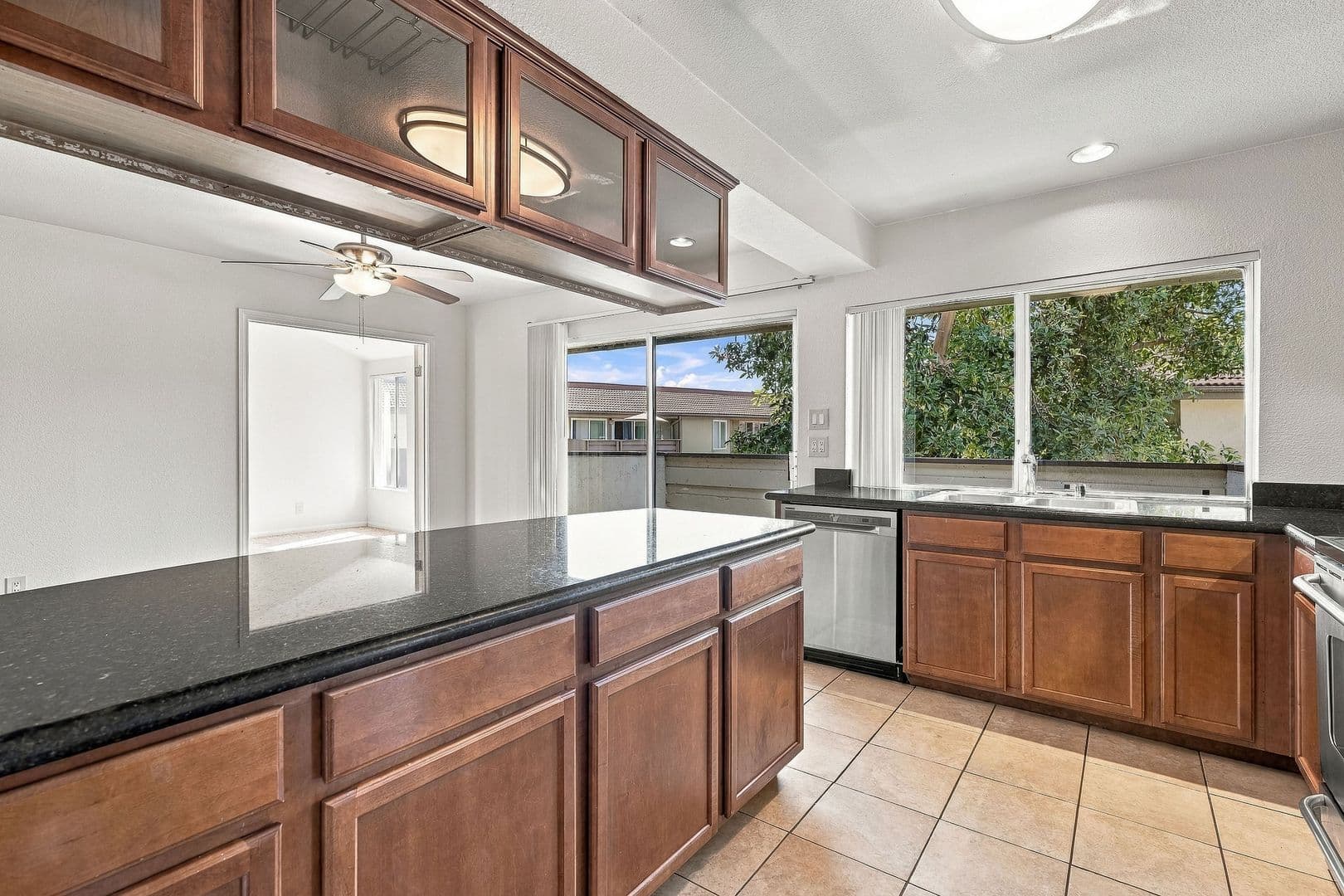 Oceanside Townhome: 615 Fredricks Ave