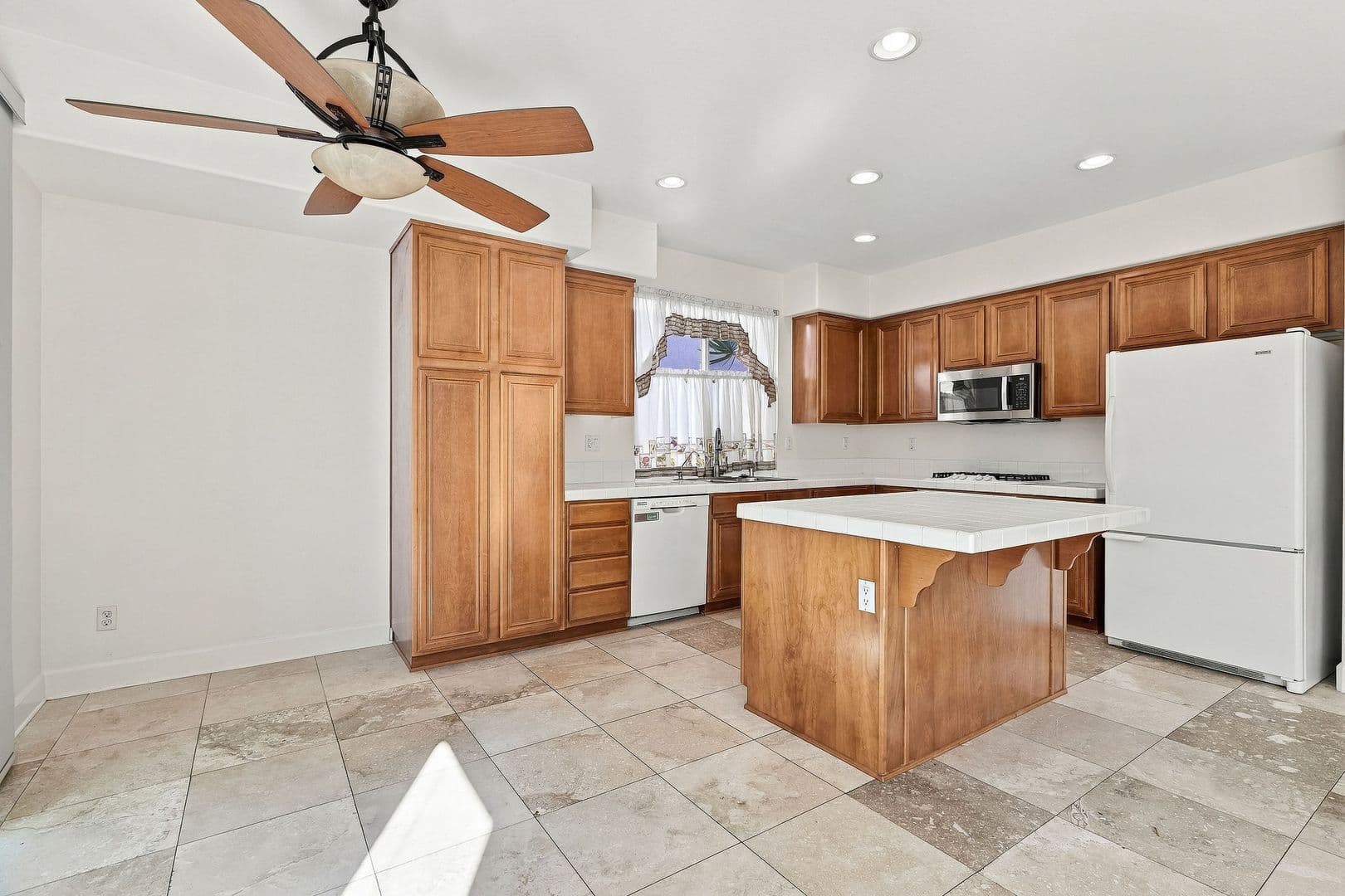 Oceanside House: 1351 Enchante Way