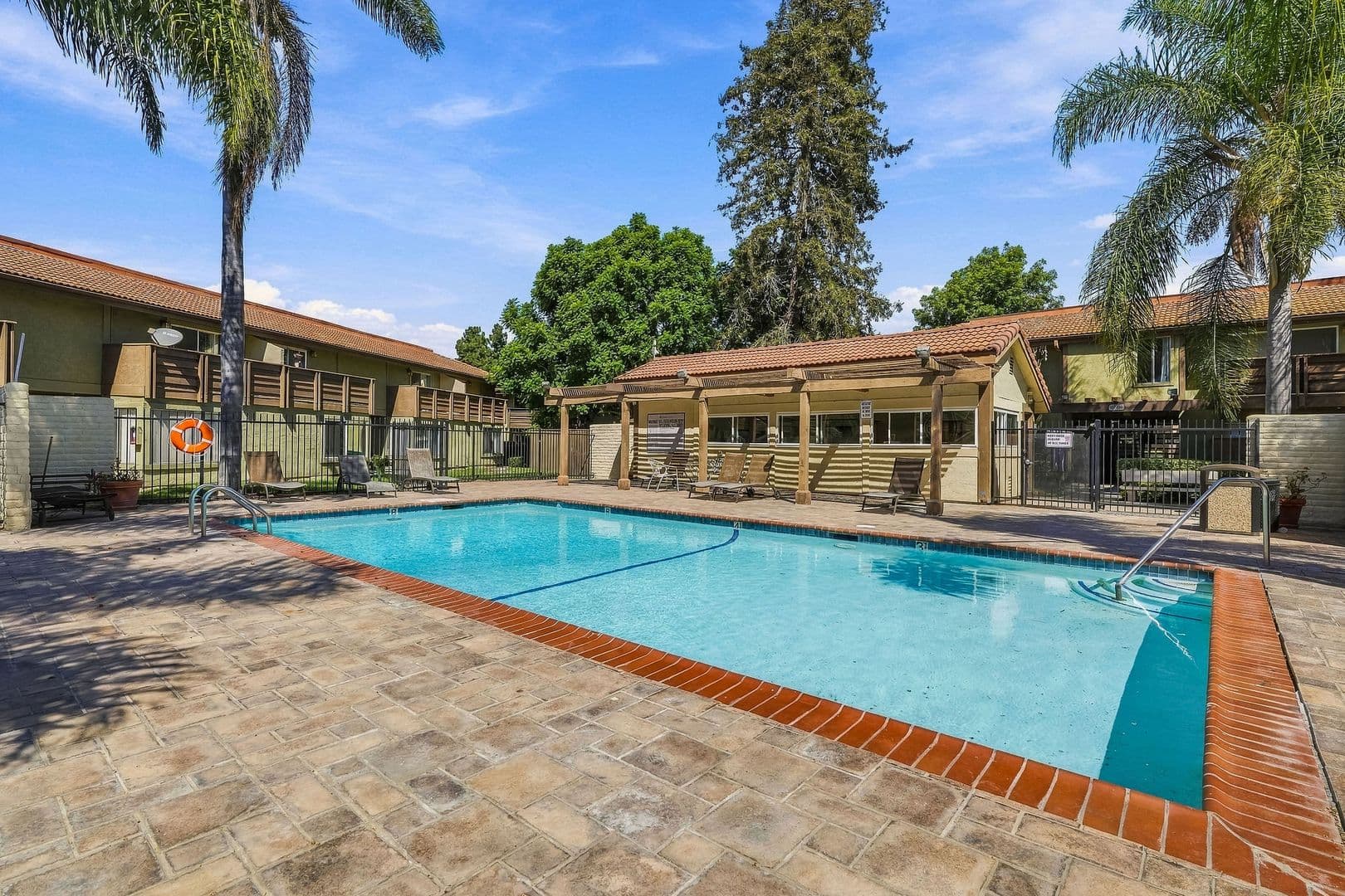 Oceanside Townhome: 615 Fredricks Ave