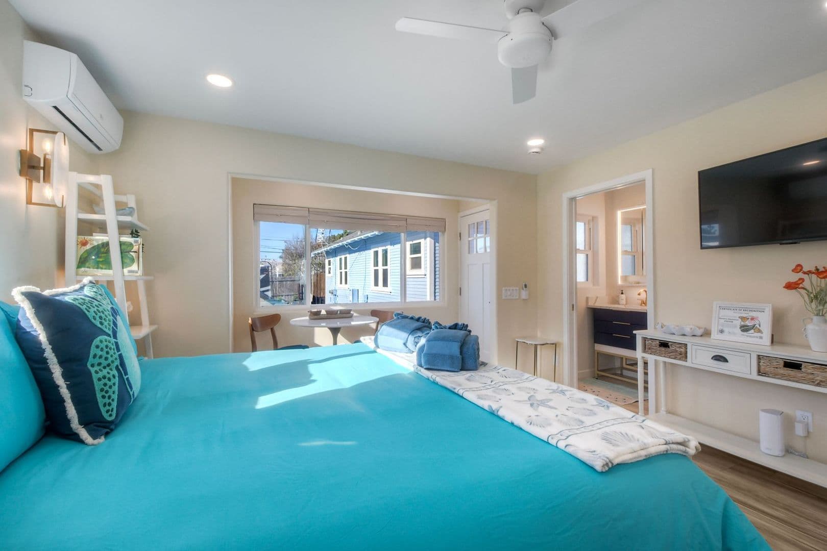 Oceanside Apartment: 409 N Ditmar