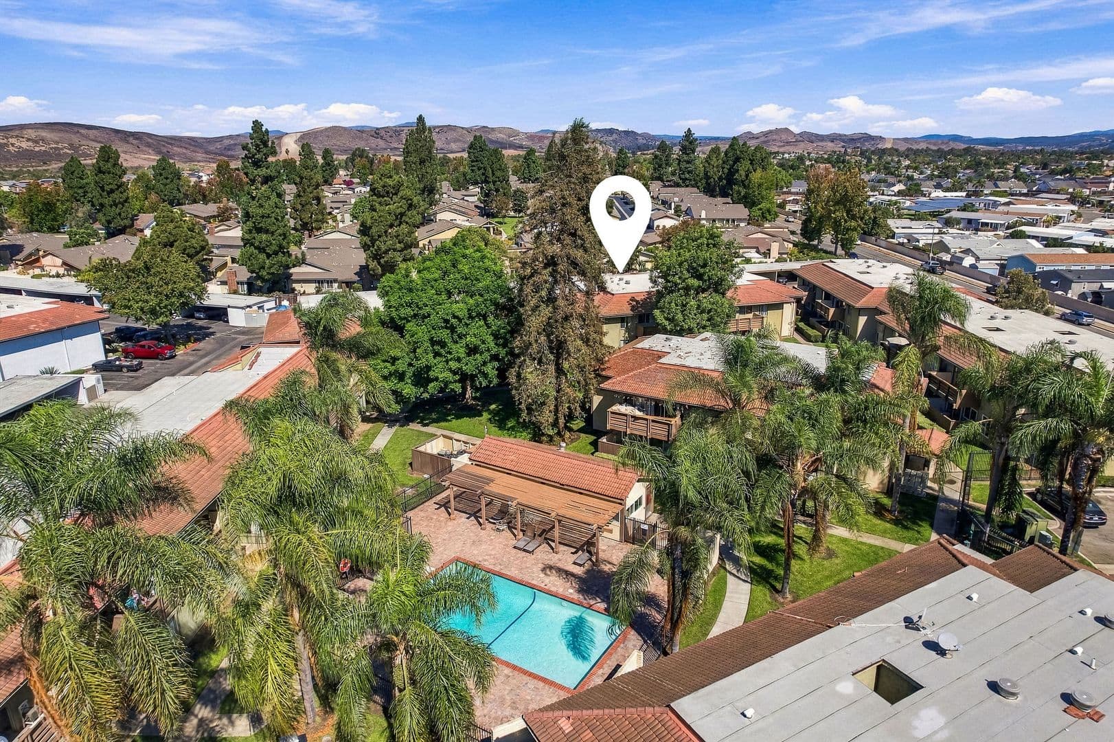 Oceanside Townhome: 615 Fredricks Ave