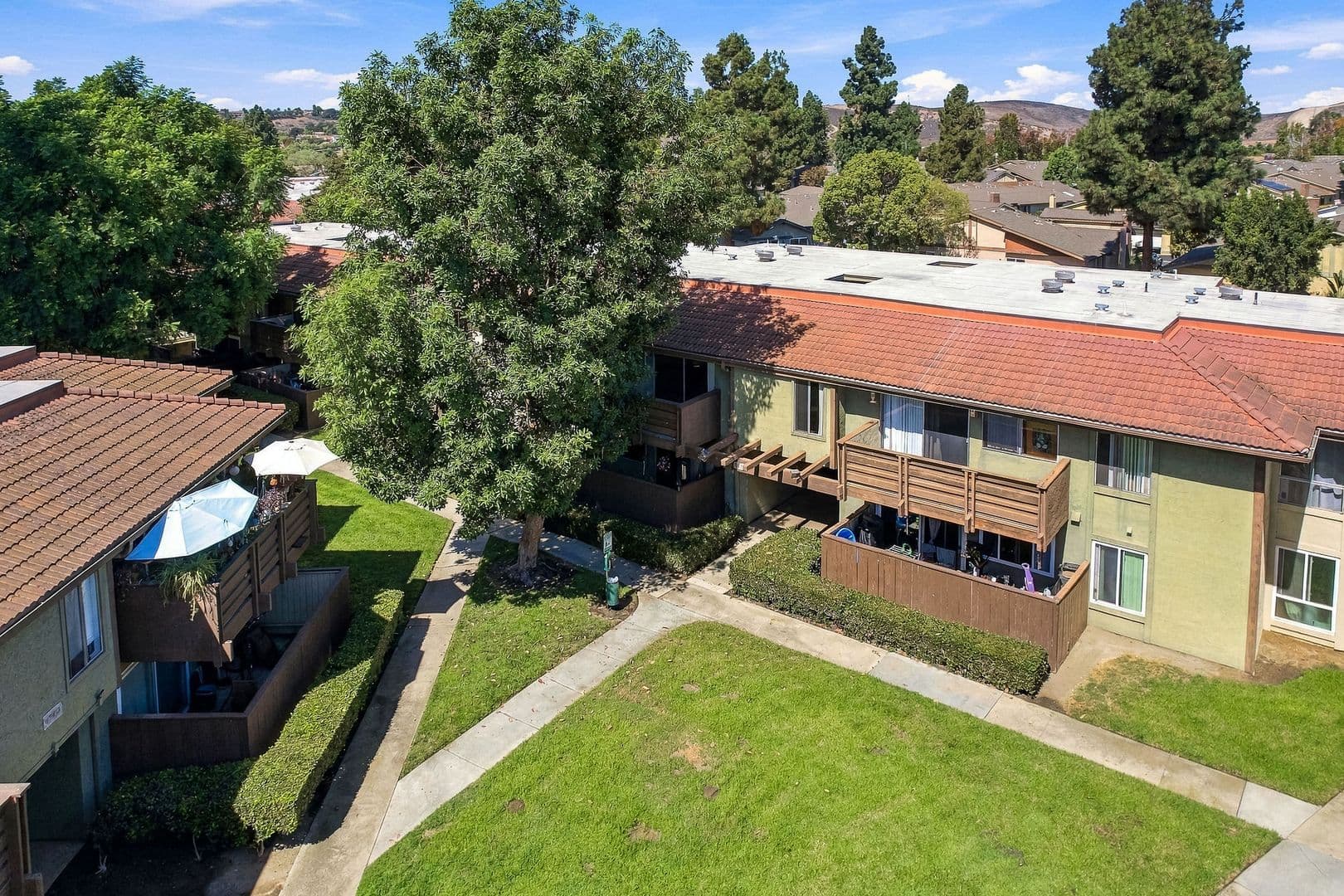 Oceanside Townhome: 615 Fredricks Ave