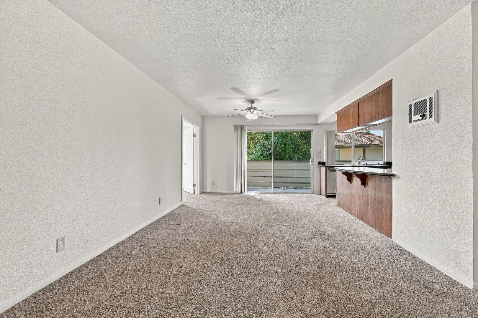 Oceanside Townhome: 615 Fredricks Ave #112