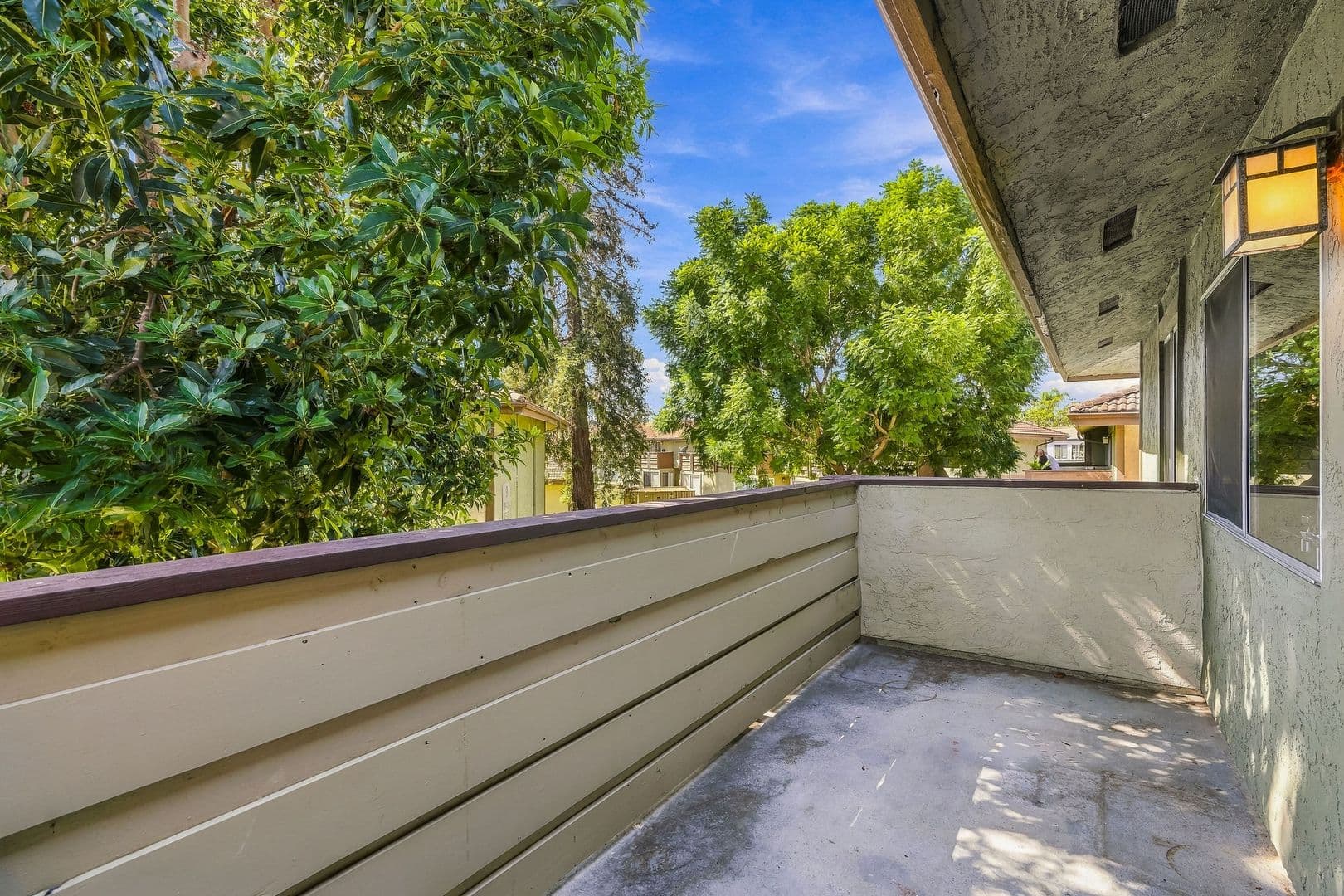 Oceanside Townhome: 615 Fredricks Ave