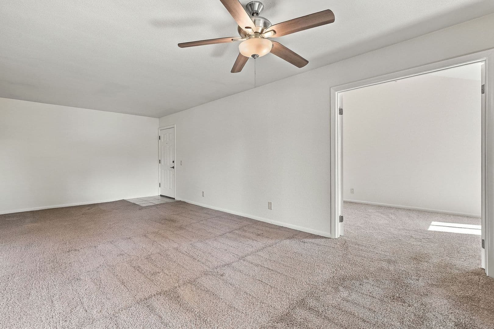 Oceanside Townhome: 615 Fredricks Ave
