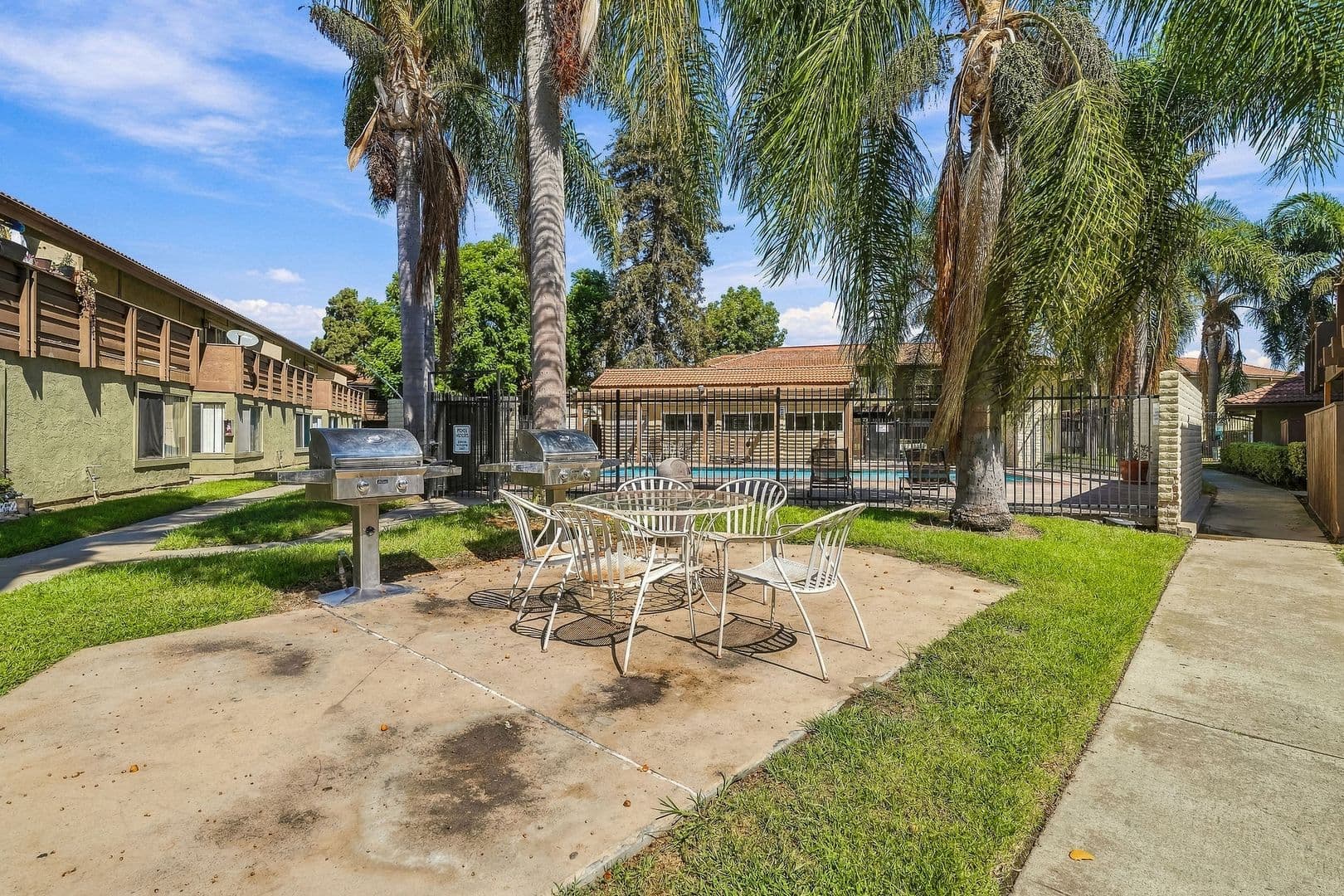 Oceanside Townhome: 615 Fredricks Ave